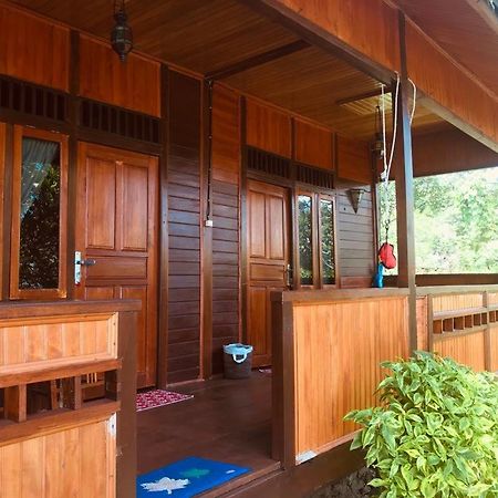 Panorama Backpackers Hotel Bunaken Exterior photo