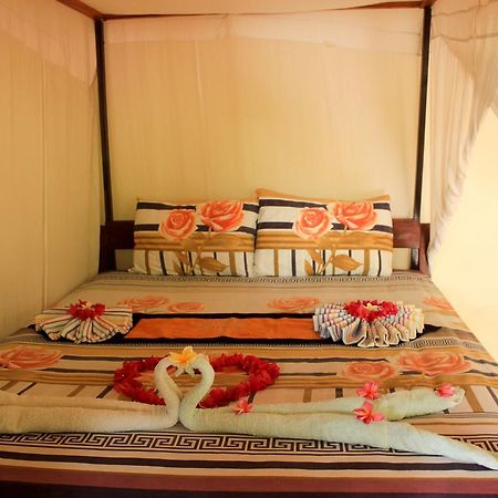 Panorama Backpackers Hotel Bunaken Exterior photo