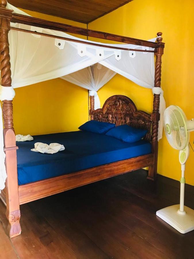 Panorama Backpackers Hotel Bunaken Exterior photo