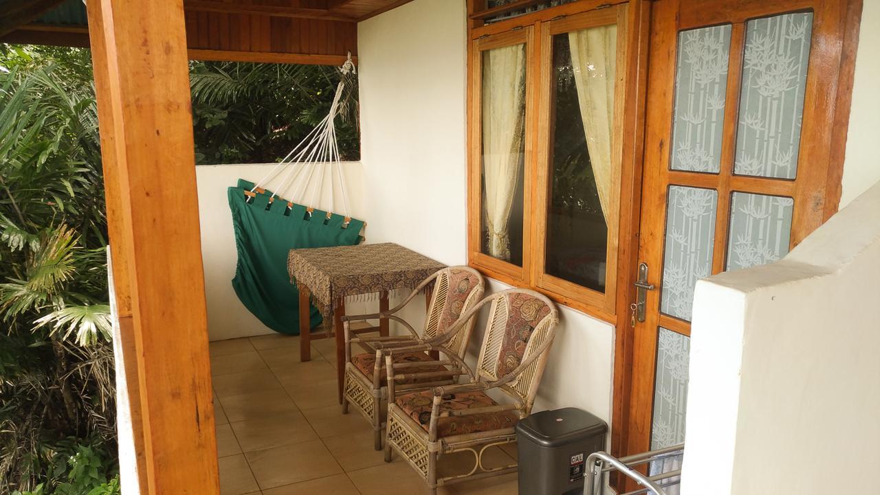 Panorama Backpackers Hotel Bunaken Exterior photo