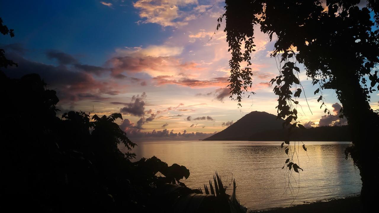 Panorama Backpackers Hotel Bunaken Exterior photo
