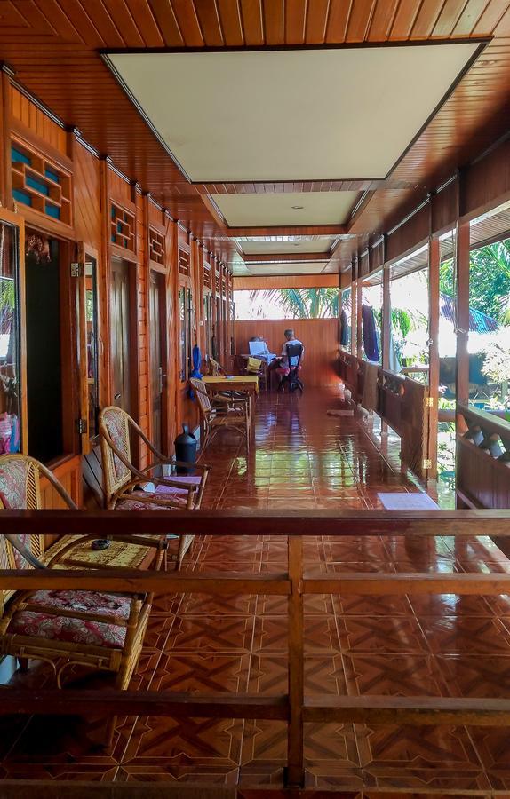 Panorama Backpackers Hotel Bunaken Exterior photo