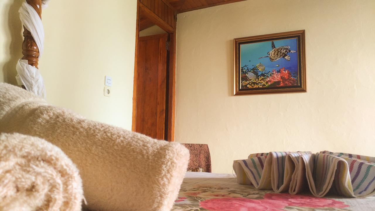 Panorama Backpackers Hotel Bunaken Exterior photo
