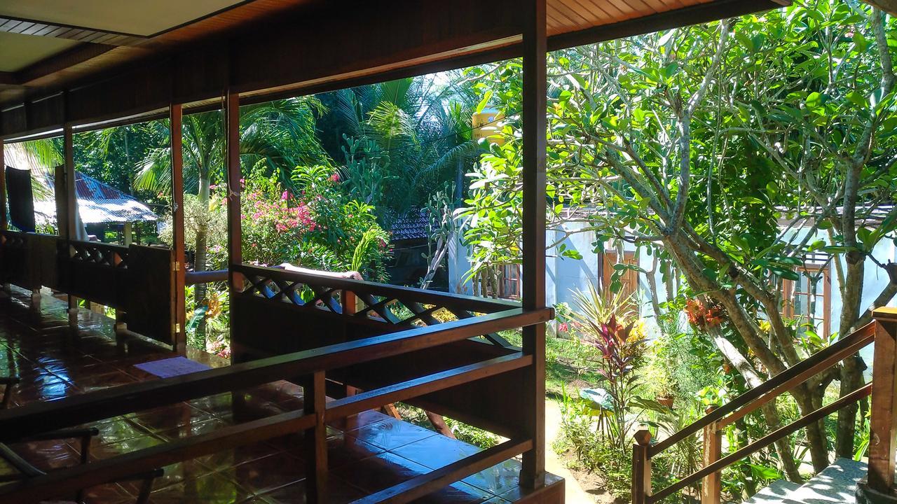Panorama Backpackers Hotel Bunaken Exterior photo