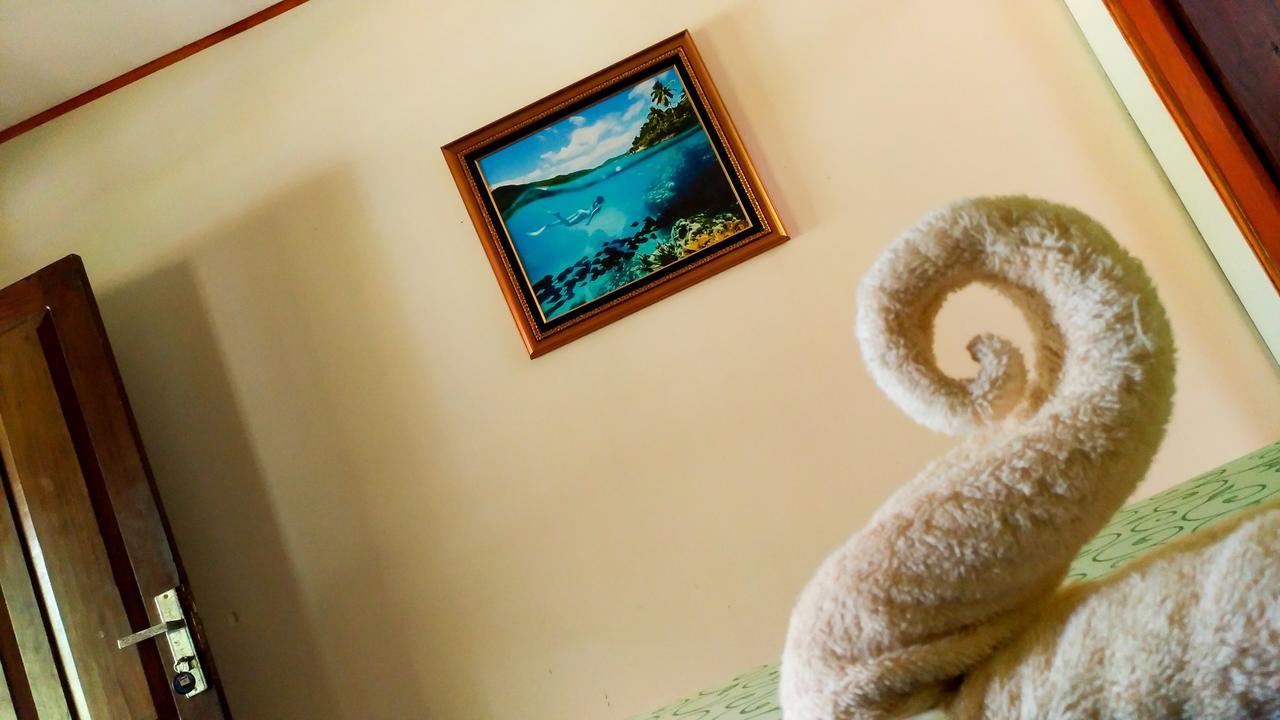 Panorama Backpackers Hotel Bunaken Exterior photo