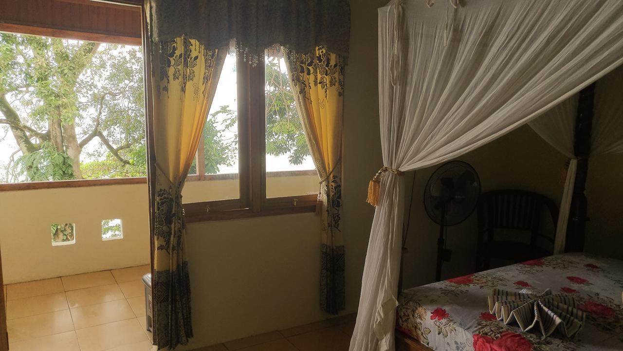 Panorama Backpackers Hotel Bunaken Exterior photo