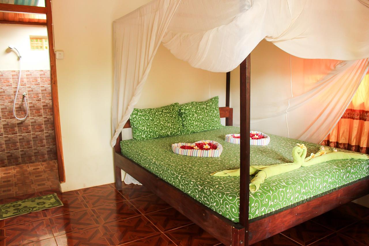 Panorama Backpackers Hotel Bunaken Exterior photo