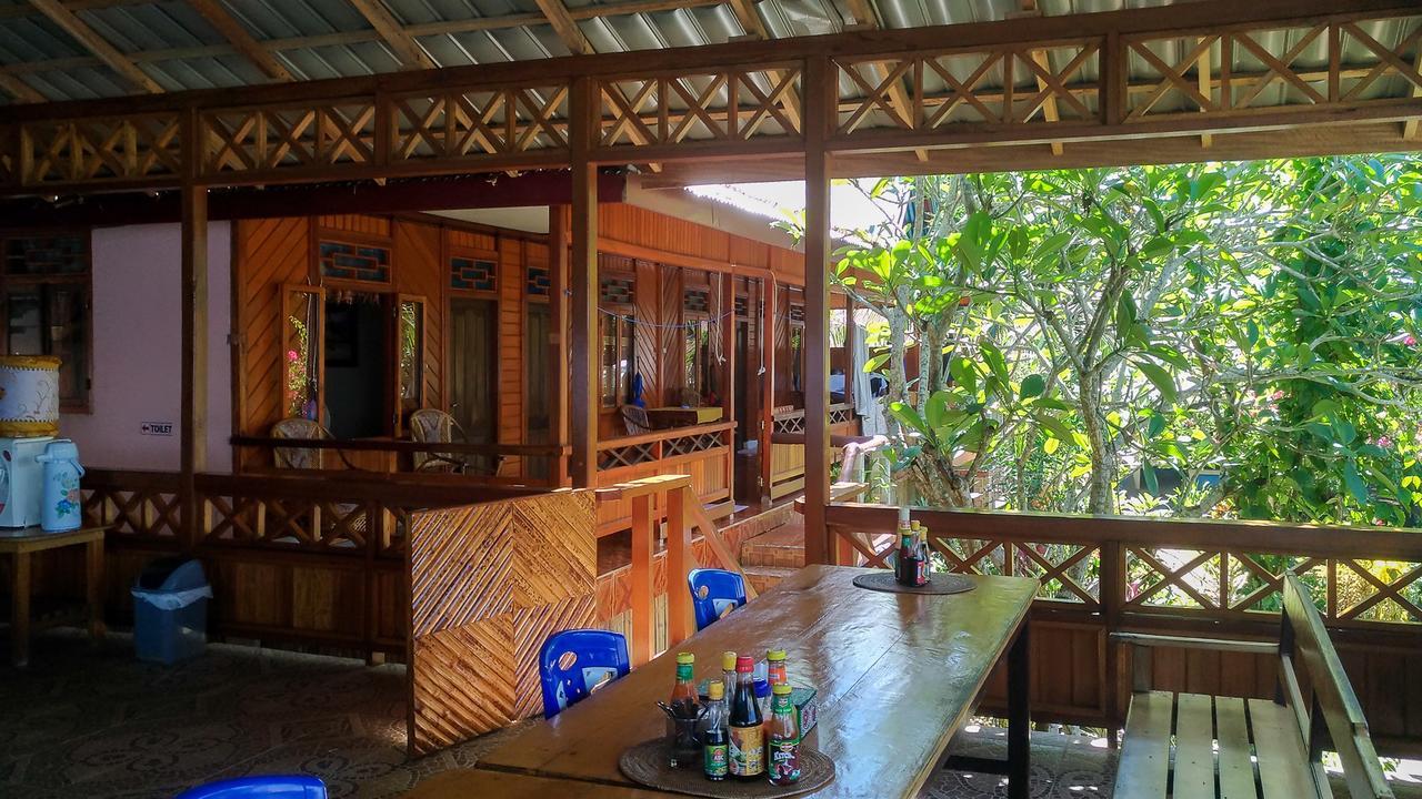 Panorama Backpackers Hotel Bunaken Exterior photo